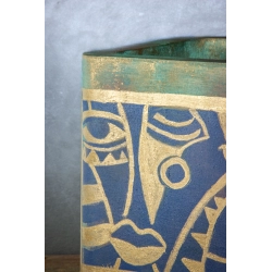 Osłonka na doniczkę z abstrakcyjnym wzorem 30 × 30 × 30 cm – ręcznie malowana, turkusowa patyna i złote akcenty