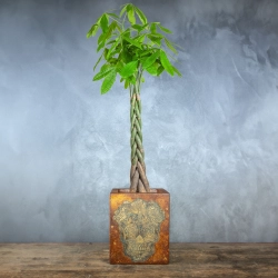 Rustykalna osłonka na doniczkę z trójwymiarowym motywem czaszki, efekt kortenu z turkusową patyną, ręcznie wykonana.