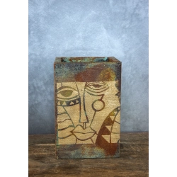 Luksusowa osłonka na doniczkę ze złotym artystycznym motywem 21 x 21 x 30 cm – efekt kortenu, ręcznie wykonana