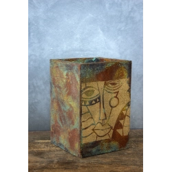 Luksusowa osłonka na doniczkę ze złotym artystycznym motywem 21 x 21 x 30 cm – efekt kortenu, ręcznie wykonana