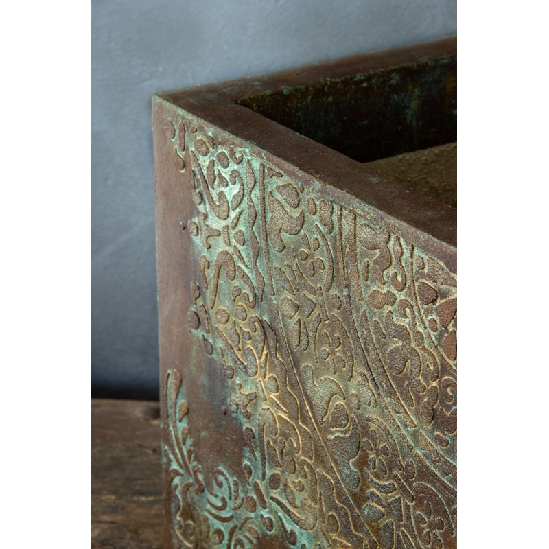 Luksusowa osłonka z roślinnym reliefem 3D 30 × 30 × 30 cm – efekt kortenu z turkusową patyną, ręcznie wykonana