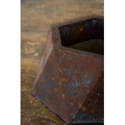 Betonowa donica geometryczna 12 cm – efekt kortenu, ręcznie wykonana, design premium