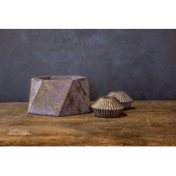 Pudrowa doniczka betonowa Dodo 12 cm – sześciokątna Dafne Powder, ręcznie malowana