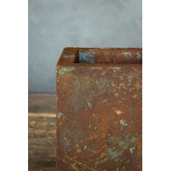 Betonowa osłonka 15×15×15 cm – efekt rdzy i turkusowej patyny