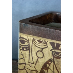 Osłonka na doniczkę z abstrakcyjną twarzą 30 × 30 × 30 cm – artystyczna, ręcznie malowana, efekt kortenu