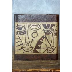 Osłonka na doniczkę z abstrakcyjną twarzą 30 × 30 × 30 cm – artystyczna, ręcznie malowana, efekt kortenu