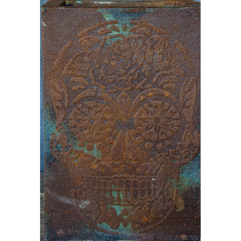 Donica z czaszką 3D 21 x 21 x 30 cm – industrialna, ręcznie wykonana, efekt cortenu