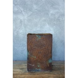 Donica z czaszką 3D 21 x 21 x 30 cm – industrialna, ręcznie wykonana, efekt cortenu