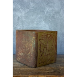 Osłonka z artystycznym motywem twarzy 30 × 30 × 30 cm – efekt cortenu z turkusową patyną