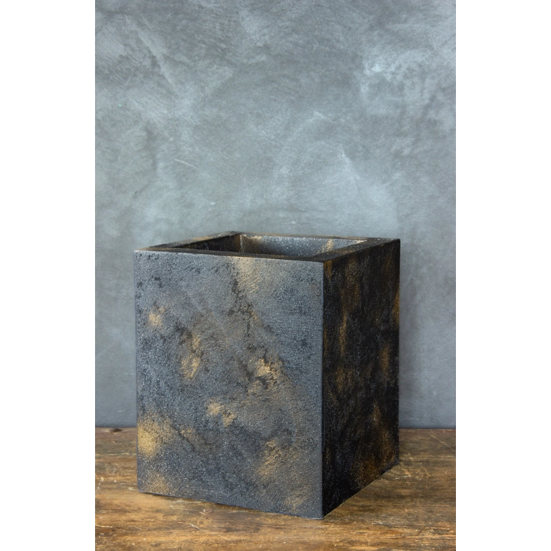 Luksusowa czarna donica ze złotym efektem – ręcznie wykonana 25×25×30 cm