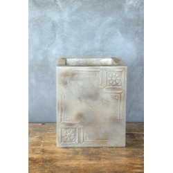Ferro Palazzo LH – dekoracyjna donica 25×25×30 cm w stylu klasycznym