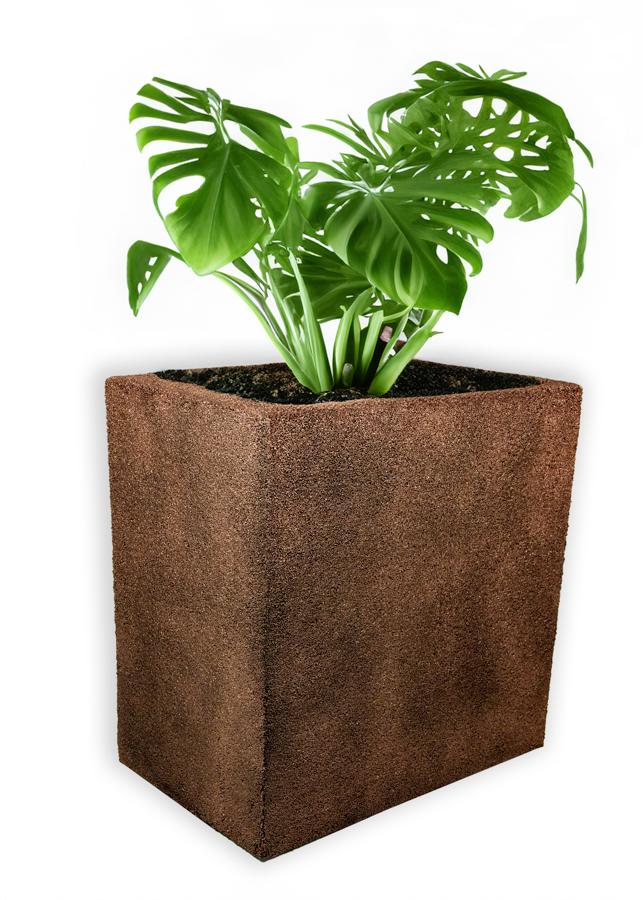 Miedziana donica wysoka Modern – Copper 5 z rośliną monstera
