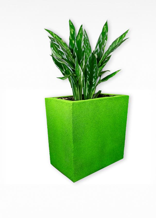 Zielona donica wysoka Modern – Green 4 z rośliną