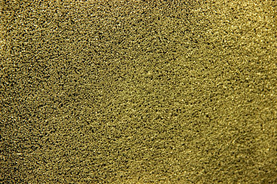 Powierzchnia i forma złotej donicy Modern – Gold 5 z bliska