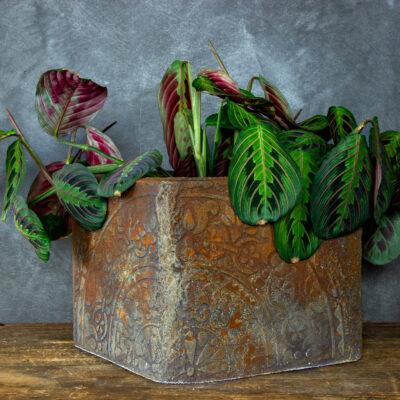 Donica cortenowa z ornamentem 25x25x21 cm – dekoracyjna donica w stylu loft